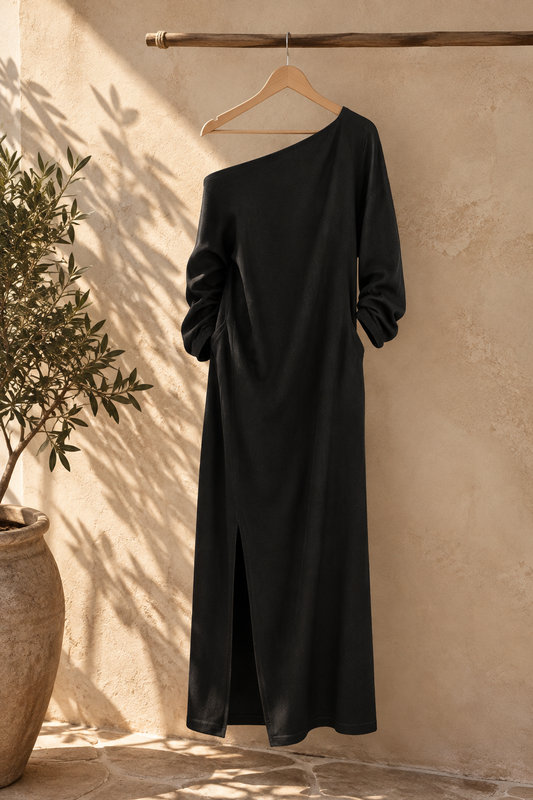 Capri Kleid Schwarz am Kleiderbügel